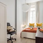 Oasis 5ppl - Tram At Doorstep *