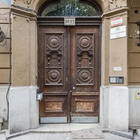 Apartment Oasis 7ppl - Tram At Doorstep