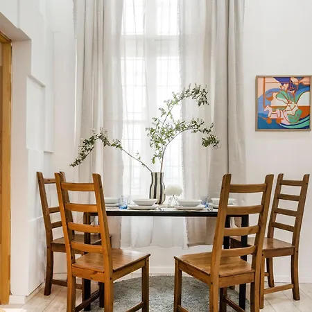 Oasis 5ppl - Tram At Doorstep Apartament