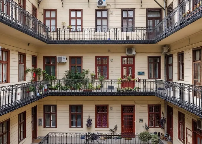 Oasis 5ppl - Tram At Doorstep Apartmán