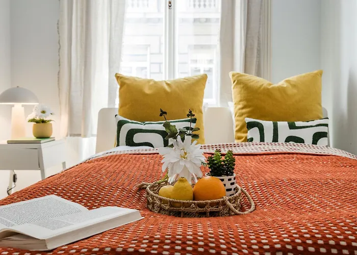 Oasis 5ppl - Tram At Doorstep