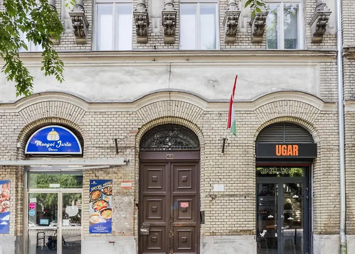 Oasis 5ppl - Tram At Doorstep Apartmán *