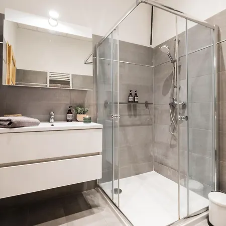 Oasis 5ppl - Tram At Doorstep Apartman Budapest