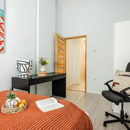 Oasis 5ppl - Tram At Doorstep * Βουδαπέστη