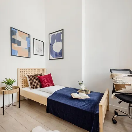 Oasis 5ppl - Tram At Doorstep Apartman *