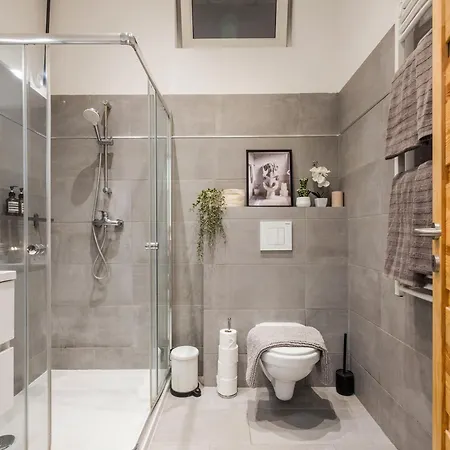 Oasis 5ppl - Tram At Doorstep Apartman