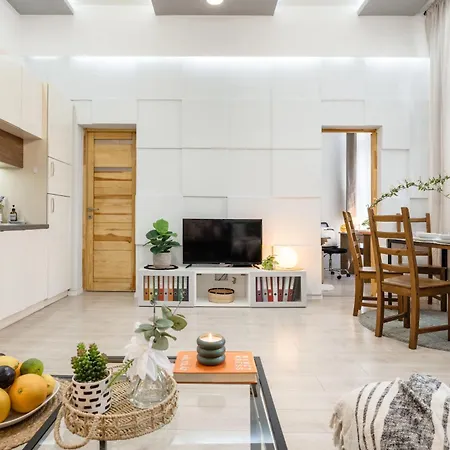 Oasis 5ppl - Tram At Doorstep Apartman Budapest